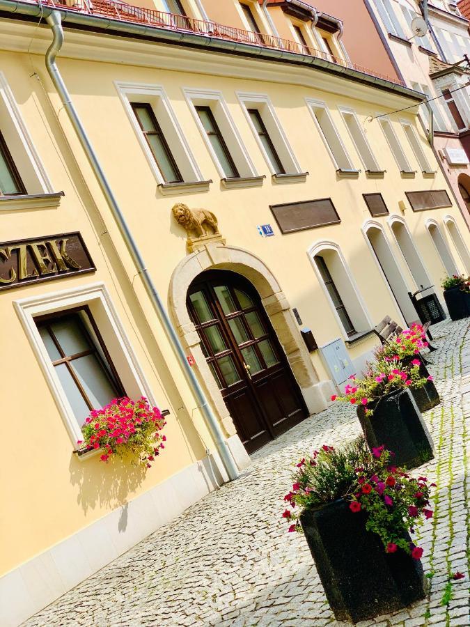 Hotel, Apartament Pod Złotym Lwem w samym centrum miasta z DARMOWYM parkingiem VII Kłodzko Zewnętrze zdjęcie